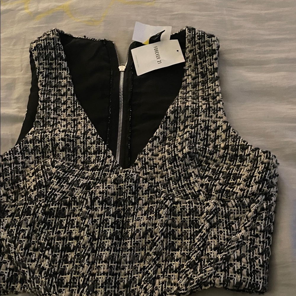 Forever 21 Chic Black and White Tweed Crop Top M - Picture 4 of 5